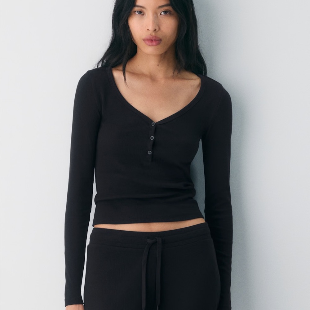 Aritzia
HomeStretch™ Rib Henley Longsleeve
